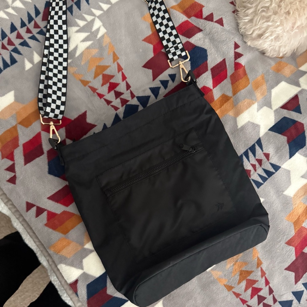 Threads Mini Utility tote in black